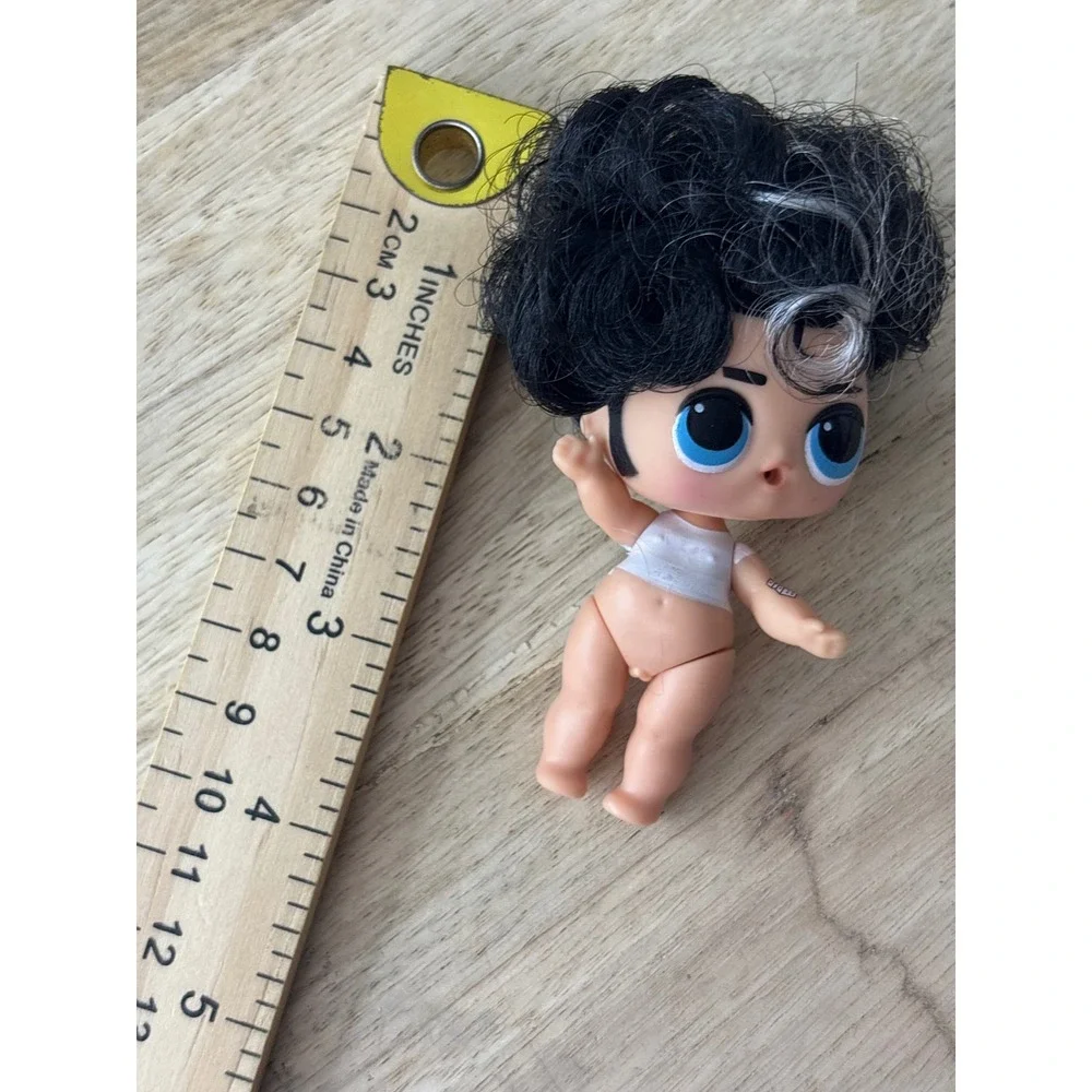 MGA LOL Surprise Boys Series 1 King Bee Doll Black Silver Hair Blue Eyes 3 Inch